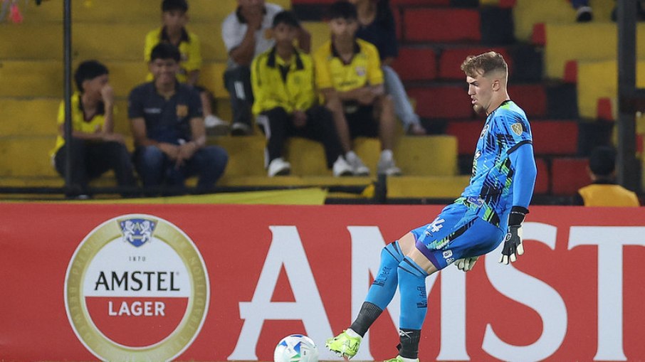 Léo Linck foi hostilizado pela torcida após sequência de falhas na Libertadores