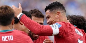 Com dois de CR7, Portugal goleia o Uzbequistão e vence a primeira