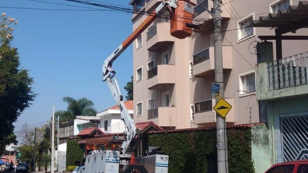 Desde março já foram feitas mais 38 mil modernizações por toda a cidade por meio do programa Ilumina Guarulhos. Desde março já foram feitas mais 38 mil modernizações por toda a cidade por meio do programa Ilumina Guarulhos.