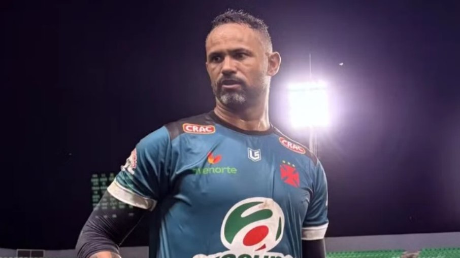 Goleiro Bruno teria viajado para jogar pelo Vasco-AC sem autorização judicial Goleiro Bruno teria viajado para jogar pelo Vasco-AC sem autorização judicial