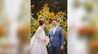 Casal%20planta%20girass%C3%B3is%20para%20o%20pr%C3%B3prio%20casamento%3A%20%22Foi%20incr%C3%ADvel%22