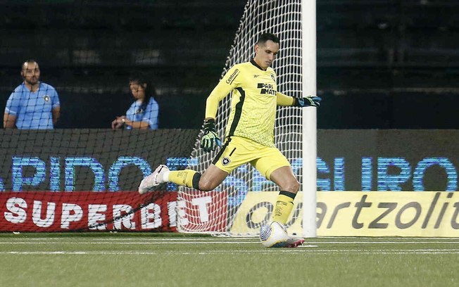 Gatito perdeu a condição de titular para John 