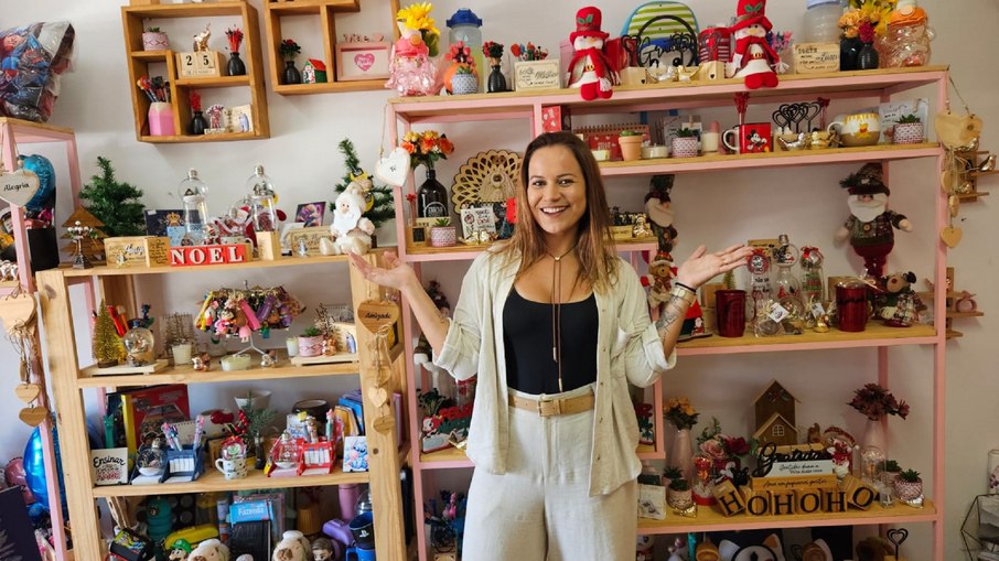 A empreendedora Bell Miranda em sua loja pronta pra a Black Friday