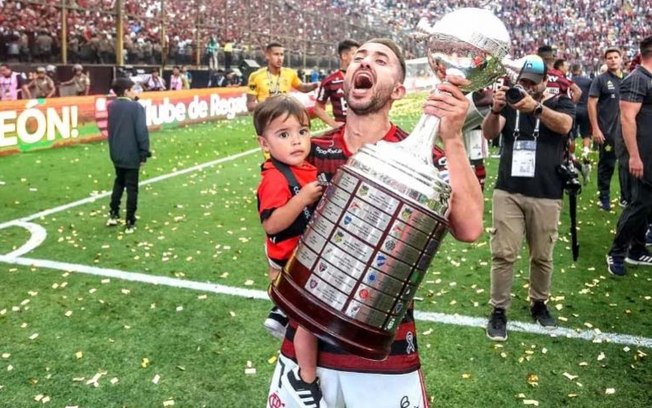 Everton Ribeiro se isola como atleta com mais jogos pelo Flamengo na Libertadores