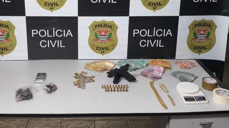 Operação “Xeque-Mate” da Polícia Civil resulta em prisões por tráfico de drogas e posse irregular de arma em São Carlos