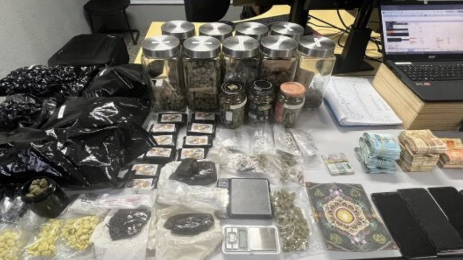 ROTA apreende R$ 44 mil, ecstasy e LSD em imóvel na Zona Norte ROTA apreende R$ 44 mil, ecstasy e LSD em imóvel na Zona Norte