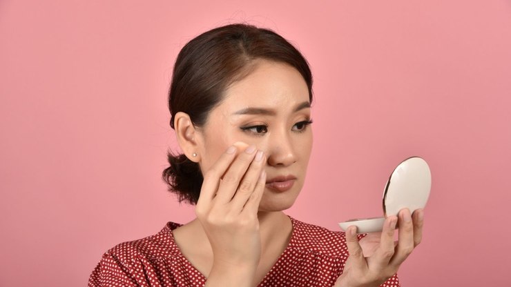 4 dicas para disfarçar olheiras e cansaço com maquiagem