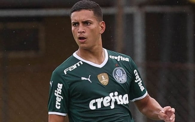 Palmeiras acerta rescisão de contrato com zagueiro Renan por justa causa
