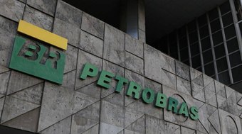 Petrobras reduz preços em doses homeopáticas devido às eleições