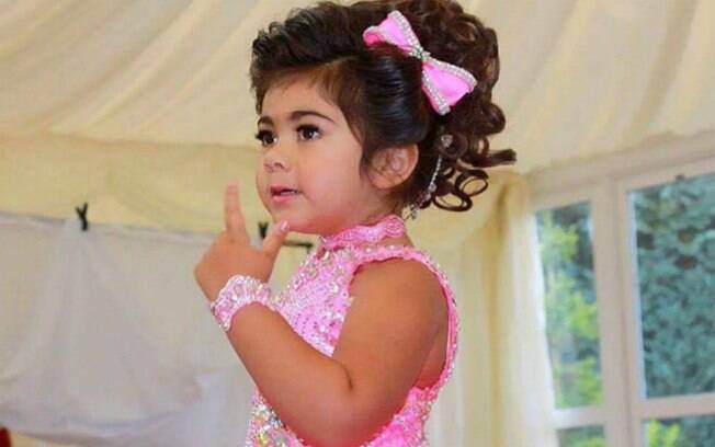 Lilly-Mae, de quatro anos, participa de concursos de beleza desde os 2 anos de idade