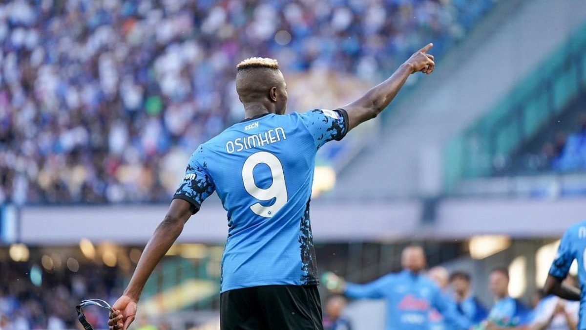 Osimhen tem contrato com o Napoli até o meio de 2025
