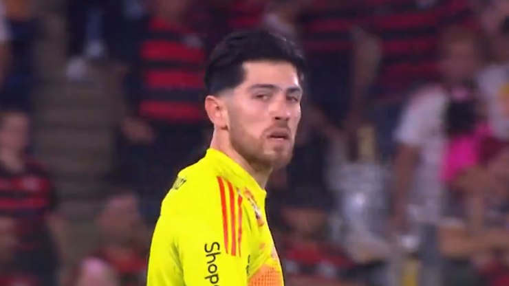 Falha%20de%20Rossi%3A%20goleiro%20erra%20ap%C3%B3s%20recuo%20de%20Jo%C3%A3o%20Victor%20e%20leva%20gol