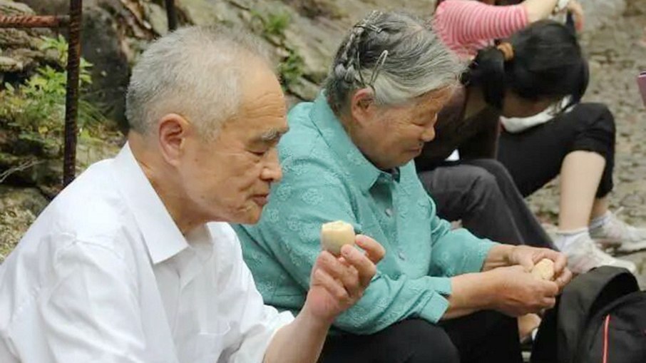 Wang Chunwen e sua esposa Wang Chunwen e sua esposa