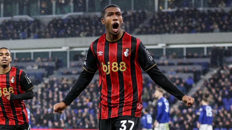 Rayan deve ser titular neste fim de semana na Premier League Rayan deve ser titular neste fim de semana na Premier League