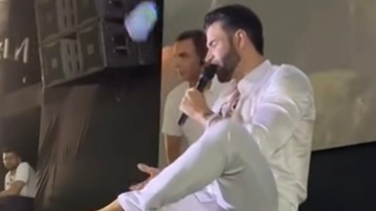 Garrafa d'água sendo jogada 