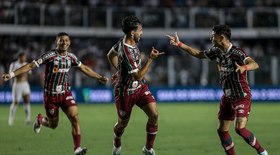 Fluminense atropela na Vila e mantém Santos colado no Z4