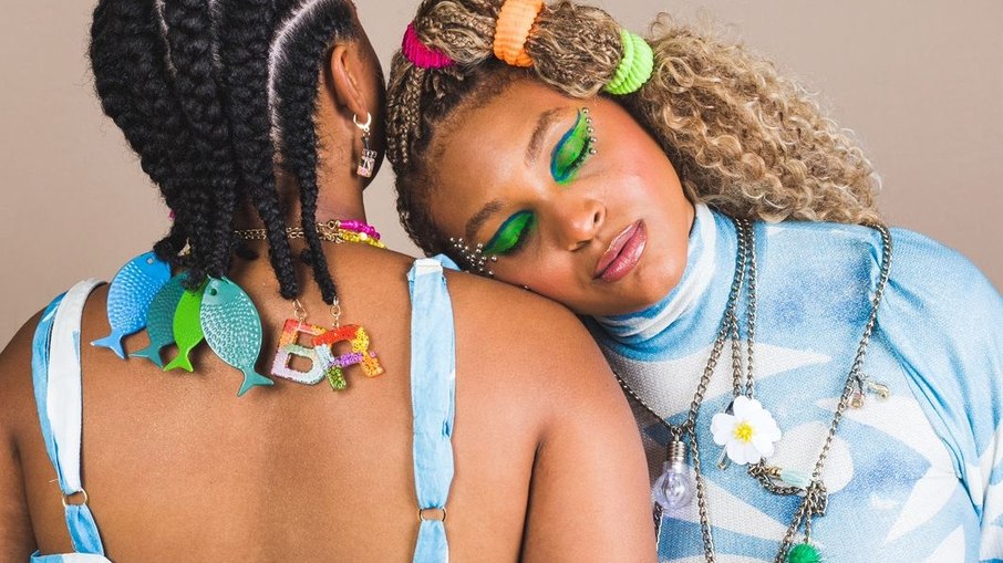 Além de vestir corpos, a marca celebra a cultura e a identidade afro-brasileira