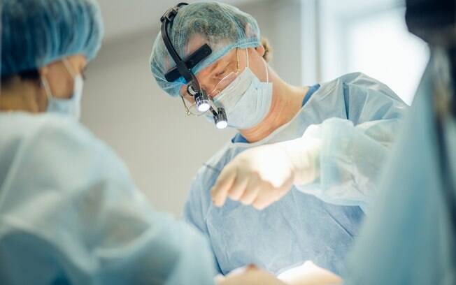 Quando a paciente faz a mastectomia, a cirurgia de reconstrução mamária pode ser feita de forma imediata ou tardia