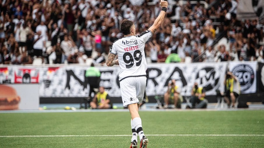 Vegetti marcou duas vezes contra o Botafogo