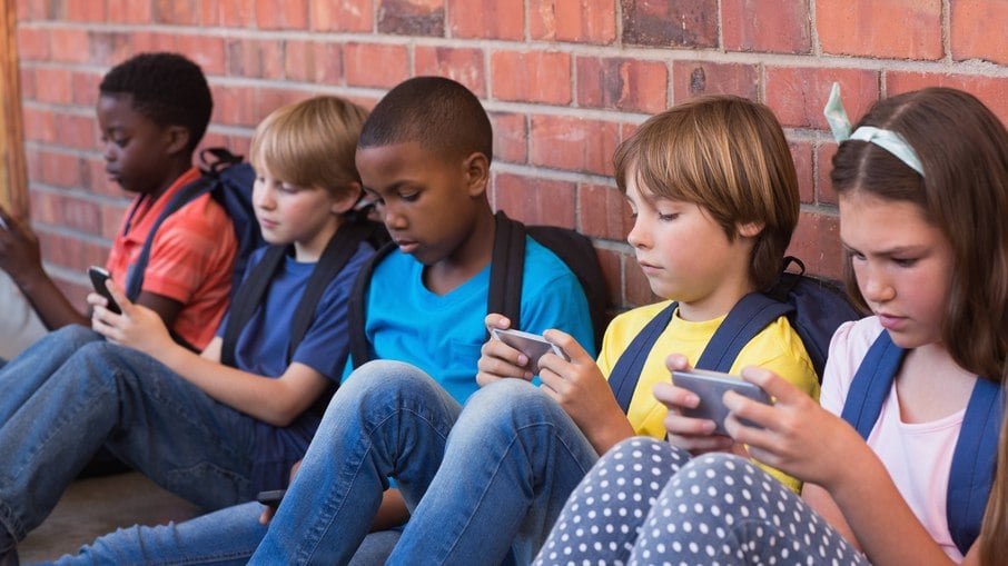 Uso excessivo de smartphones e redes sociais é uma das causas do aumento de diagnósticos entre crianças e adolescentes