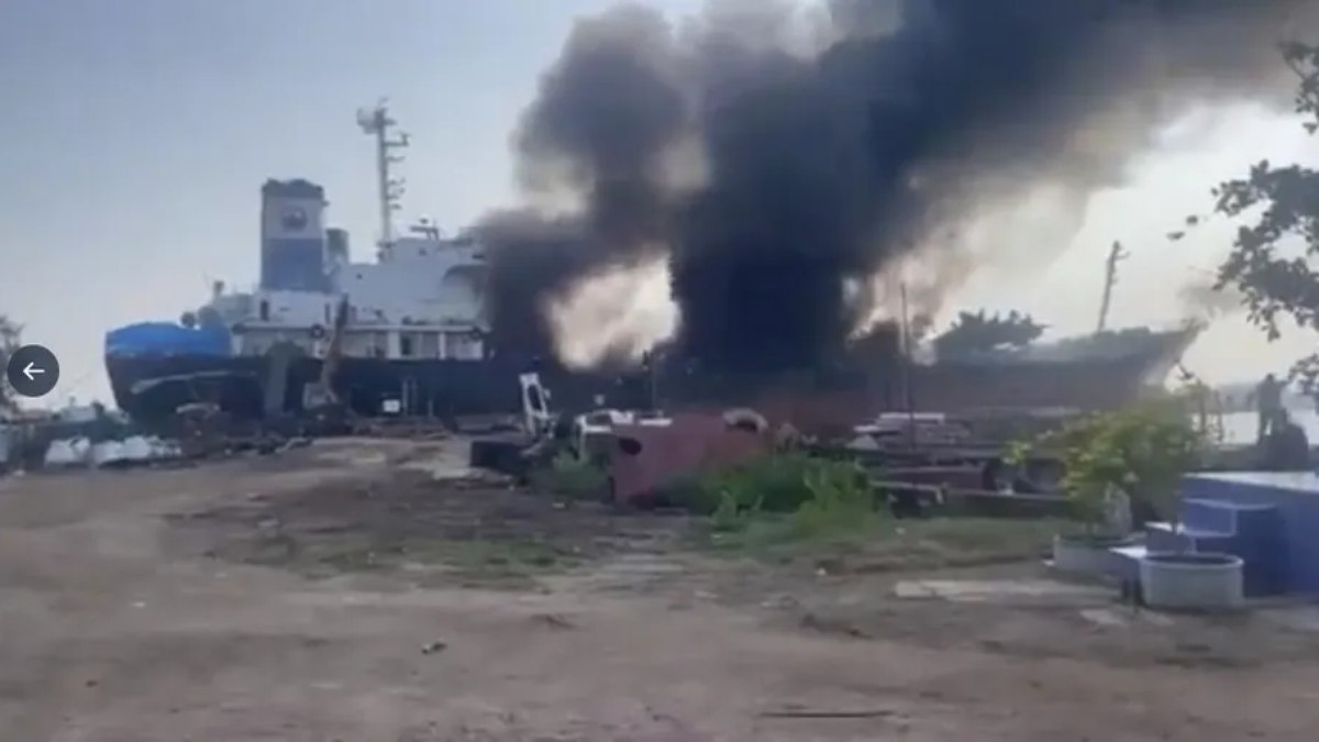 Petroleiro explode na Tailândia e deixa mortos e feridos 