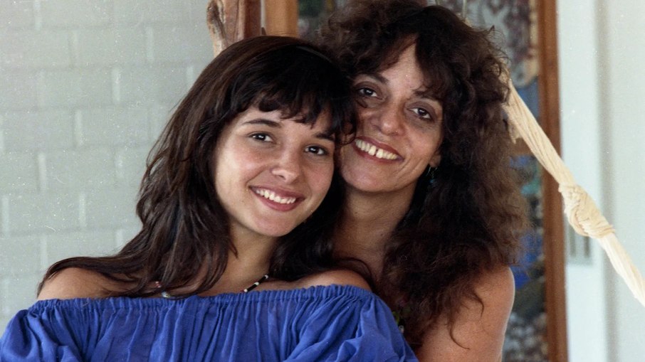 A atriz Daniella Perez com a mãe, Glória Perez, em 1991
