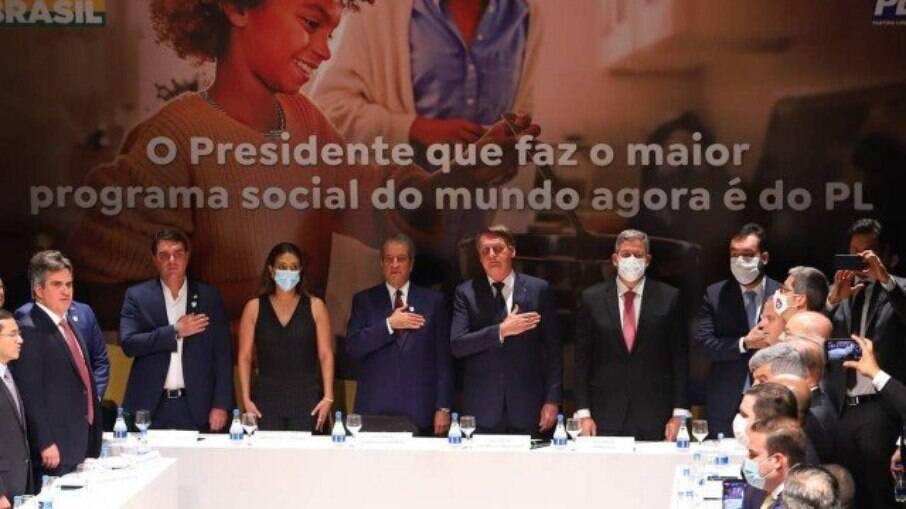 Bolsonarovende Auxílio Brasil como 