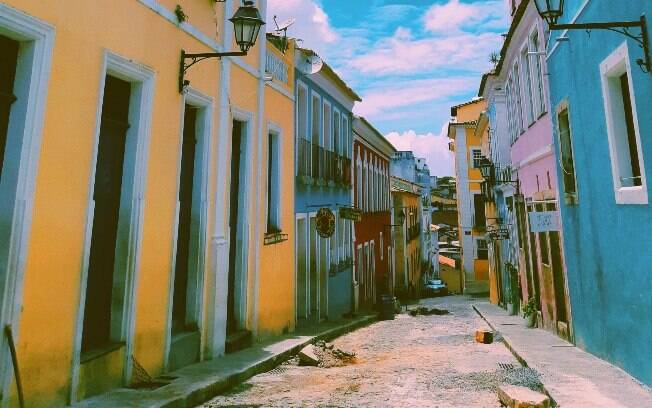 Cheio de museus e centros culturais, o Pelourinho também é conhecido pela arquitetura charmosa e colorida