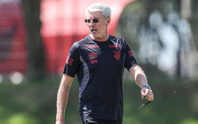 Athletico-PR e Fluminense se enfrentam pelo Brasileiro Athletico-PR e Fluminense se enfrentam pelo Brasileiro