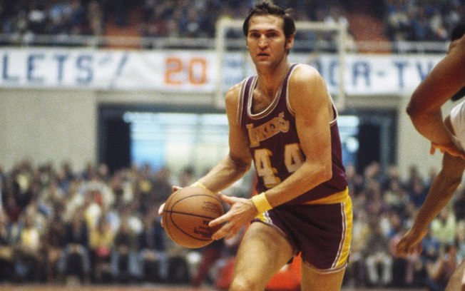 Jerry West, ícone do basquete e inspiração para o logo da NBA, deixa legado memorável