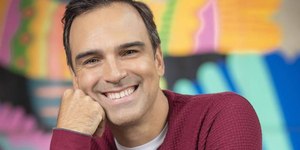 Tadeu Schmidt atiça curiosidade e dá 'spoiler' sobre o "BBB 26"