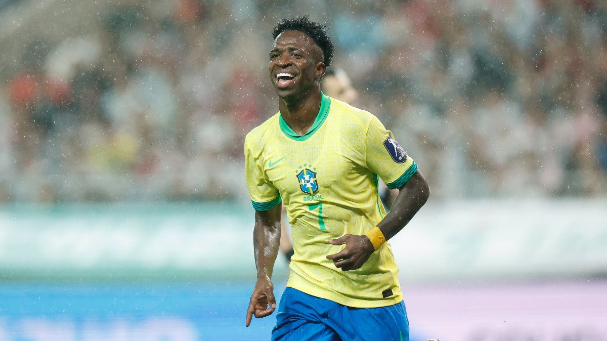 Vini celebra união com Ancelotti: 'Melhor treinador que tive'