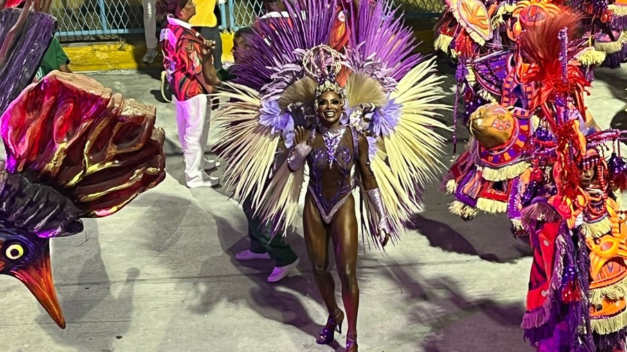 Adriana Bombom desfila pela Grande-Rio Adriana Bombom desfila pela Grande-Rio