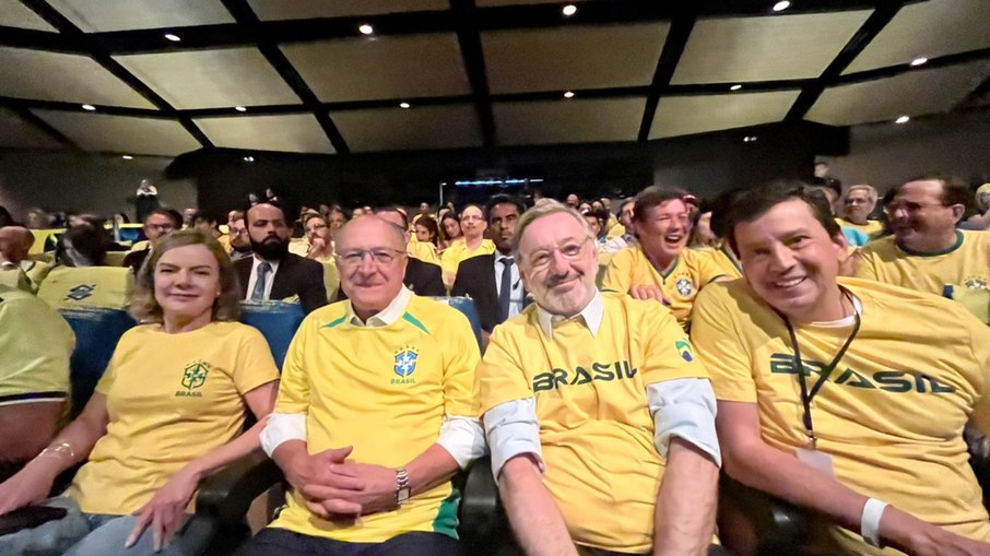 Alckmin assiste estreia do Brasil na Copa em Brasília