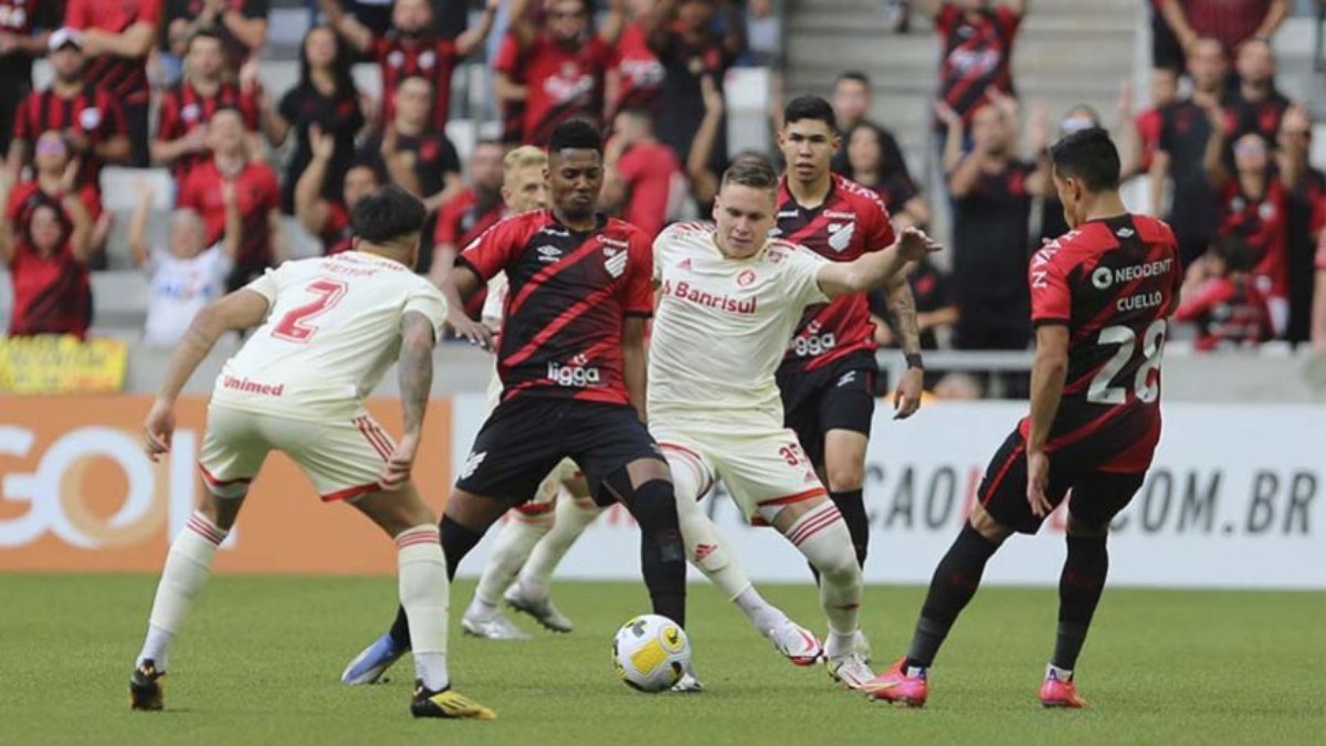 Quando foi o último gol de Wesley Moraes, atacante acertado com o