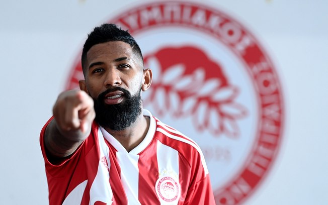 Marinakis também é dono do Nottingham Forest, da Premier League inglesa Marinakis também é dono do Nottingham Forest, da Premier League inglesa