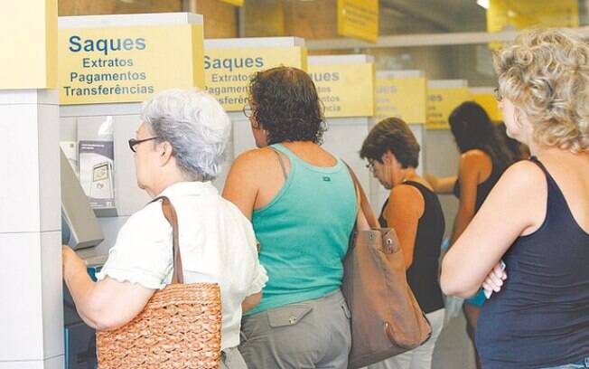 Cerca de 100 mil servidores de São Paulo, Rio de Janeiro, Minas Gerais e Rio Grande do Sul já podem solicitar a aposentadoria e estão na ativa