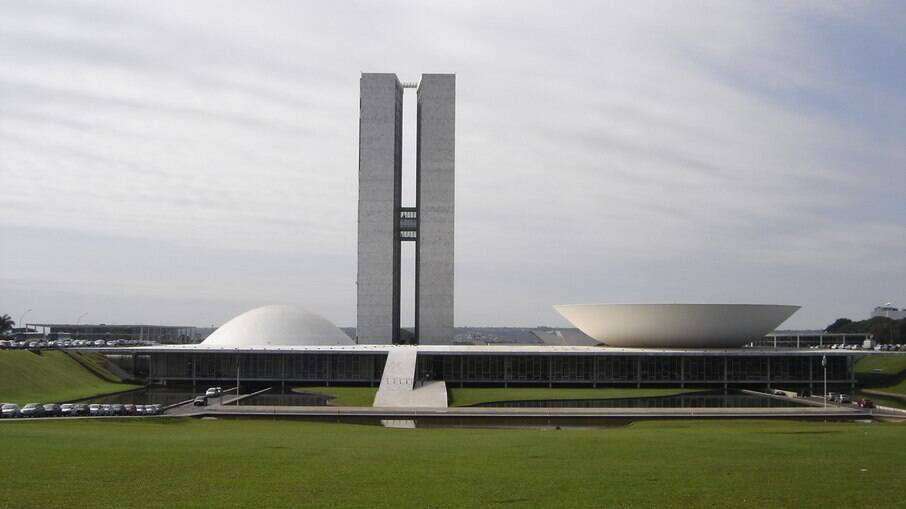 Sessão do Congresso com deputados e senadores definiu remanejamento de R$ 9,3 bilhões do Bolsa Família para o Auxílio Brasil
