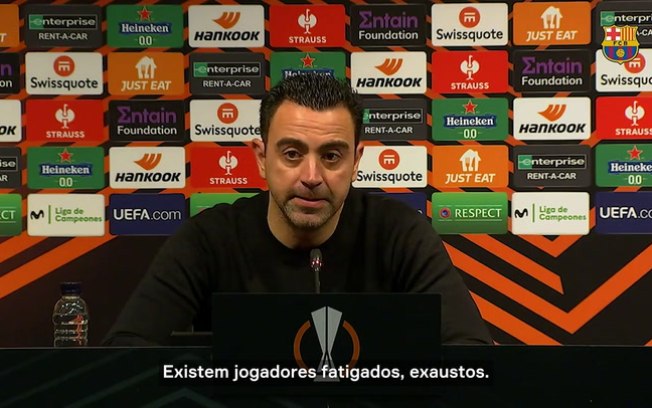 Xavi explica a escalação escolhida para duelo contra o Manchester United