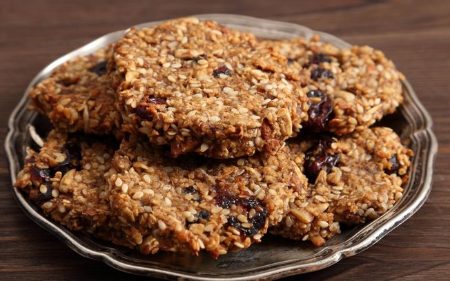 Receita de biscoito de aveia e banana para um lanche equilibrado