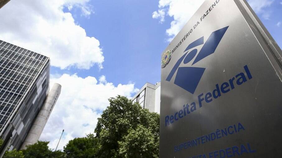 1.237 servidores já entregaram cargos na Receita Federal
