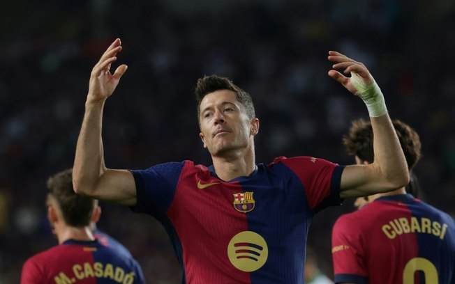 O atacante polonês Robert Lewandowski, comemora seu gol na vitória do Barcelona sobre o Getafe pela 7ª rodada de LaLiga, no dia 25 de setembro de 2024, no Estádio Olímpico Lluís Companys, em Barcelona