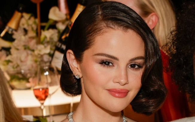 Selena Gomez, Fernanda Torres e mais looks das famosas no Globo de Ouro