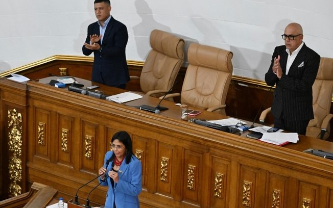 A vice-presidente da Venezuela, Delcy Rodríguez, discursa durante apresentação do projeto de orçamento do país para 2025 perante o Parlamento, em Caracas, 3 de dezembro de 2024