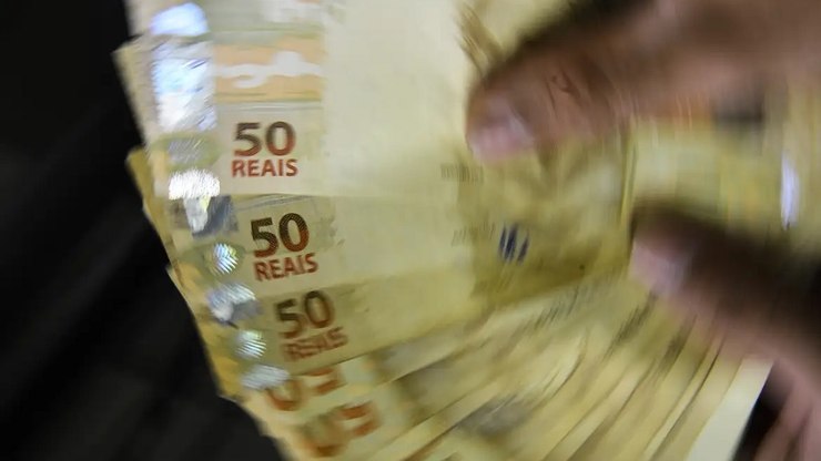 Ameaças de Trump freiam Ibovespa; dólar cai com sinalização de acordos