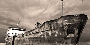 Navio fantasma é encontrado com tripulação morta e cena de terror