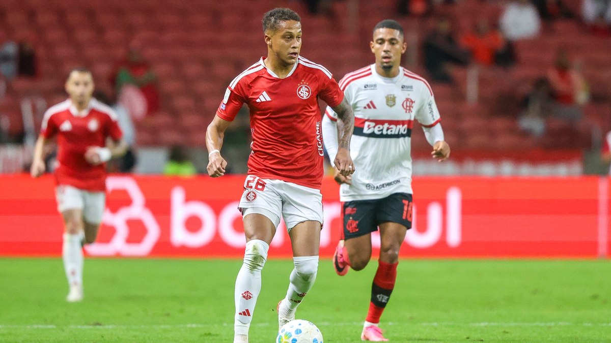 Flamengo tropeça contra o Inter e dá chance de ouro ao Palmeiras