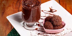 Bisneta de criadora do brigadeiro rebate fama do morango do amor