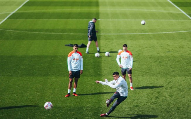 Jogadores do City durante treinamento da equipe - Foto: Divulgação/Manchester City