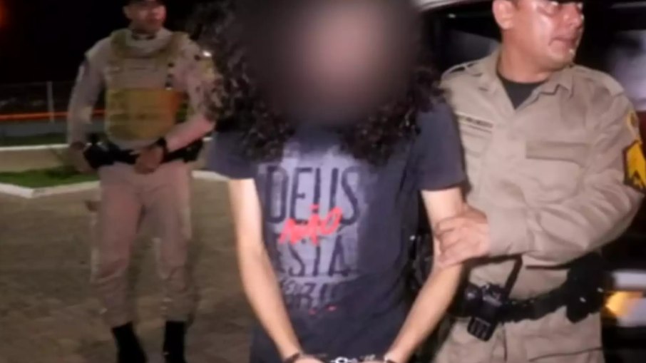 Homem é preso por dar chá com sêmen para alunas Homem é preso por dar chá com sêmen para alunas